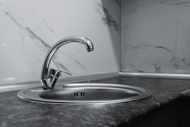 Read more about the article Choosing the Right Faucet: A Simple Buyer’s Guide